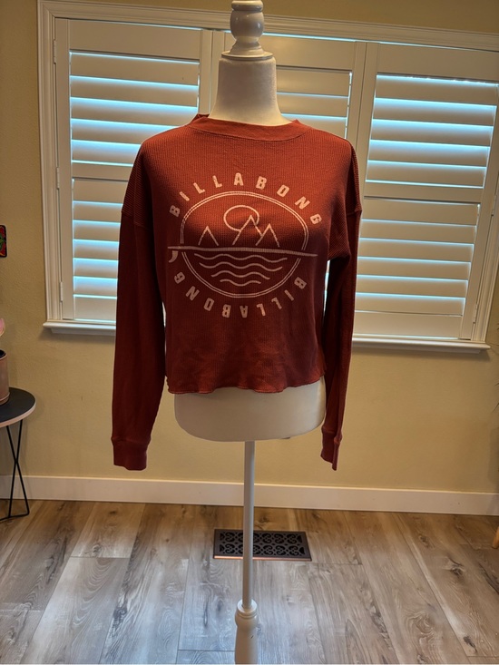 Billabong Tops - Billabong Rust Long Sleeve Graphic Waffle Crop Top